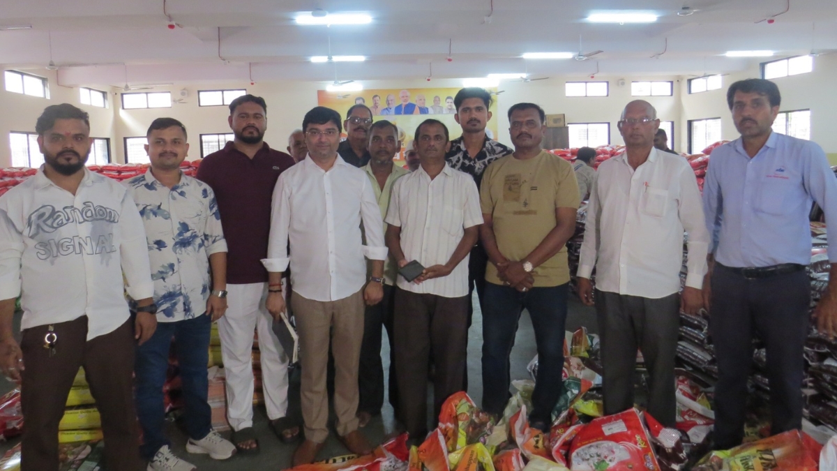 <div>Samrat Bhau’s Flood Relief Campaign Delivers Essential Aid to Families Across Surat</div>